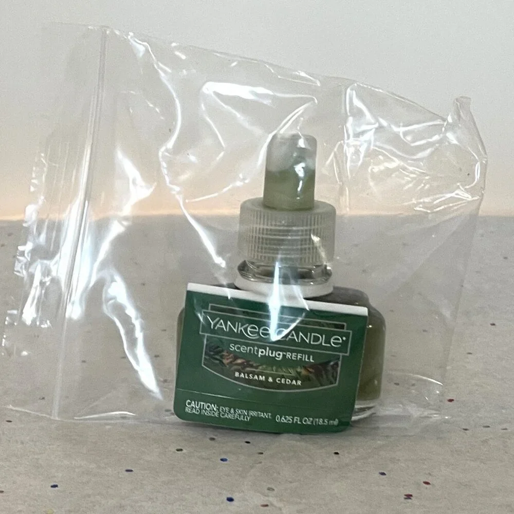 Yankee Candle Holiday Silver Tote - Free Mini Candle